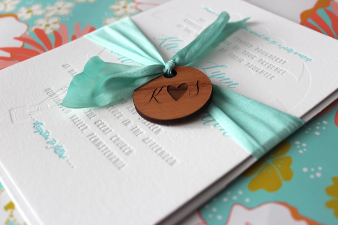 loveleigh-invitations-letterpress-hot-air-balloon-wooden-monogram-tag-1